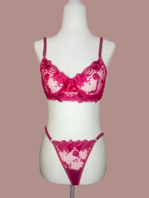 Style: The garter set lingerie is the perfect addition to any wardrobe.Made with delicate sheer lace,this lace lingeries will make you feel sexy and confident.The adjustable straps and hook-and-eye closures at the back ensure a comfortable,snug fit.This garter belt lingerie set is perfect for a Boudoir Shoot or any special moment.
Design:This womens lingerie is a classic and timeless style that never goes out of fashion. Our lingerie garter belt set is made with high-quality materials 